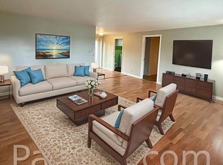 2 Bedroom Duplex with Large Den - 2501 Bridgeport Way W, Tacoma, WA 98466