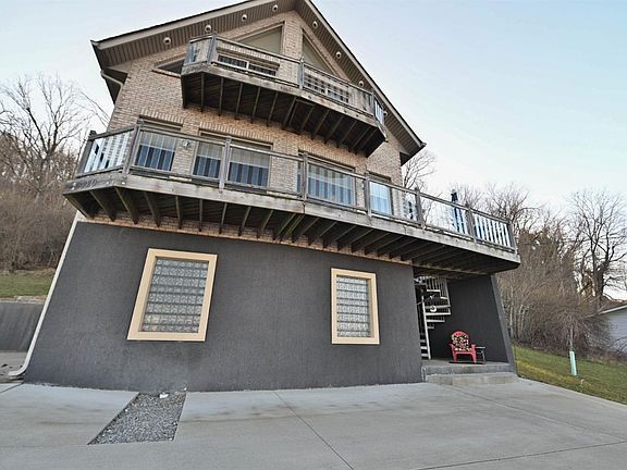 3rd image of 220 John St Lot 60