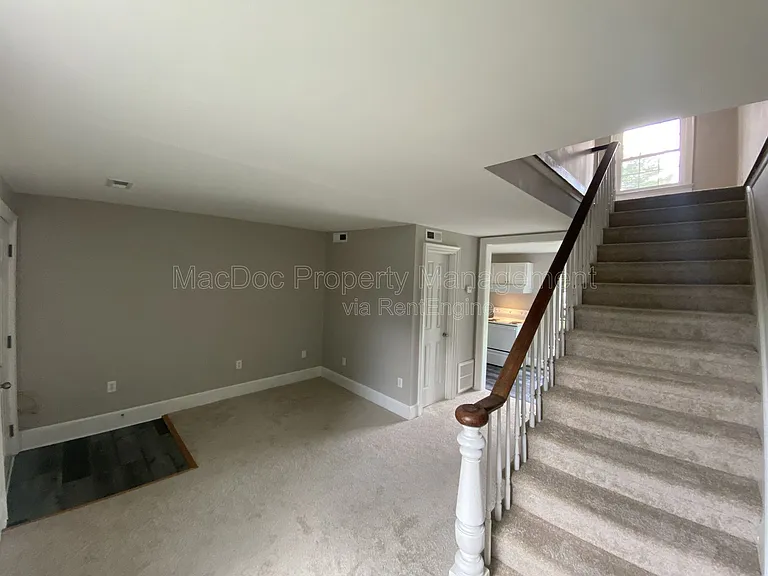 210 Milford St #B — Photo 4