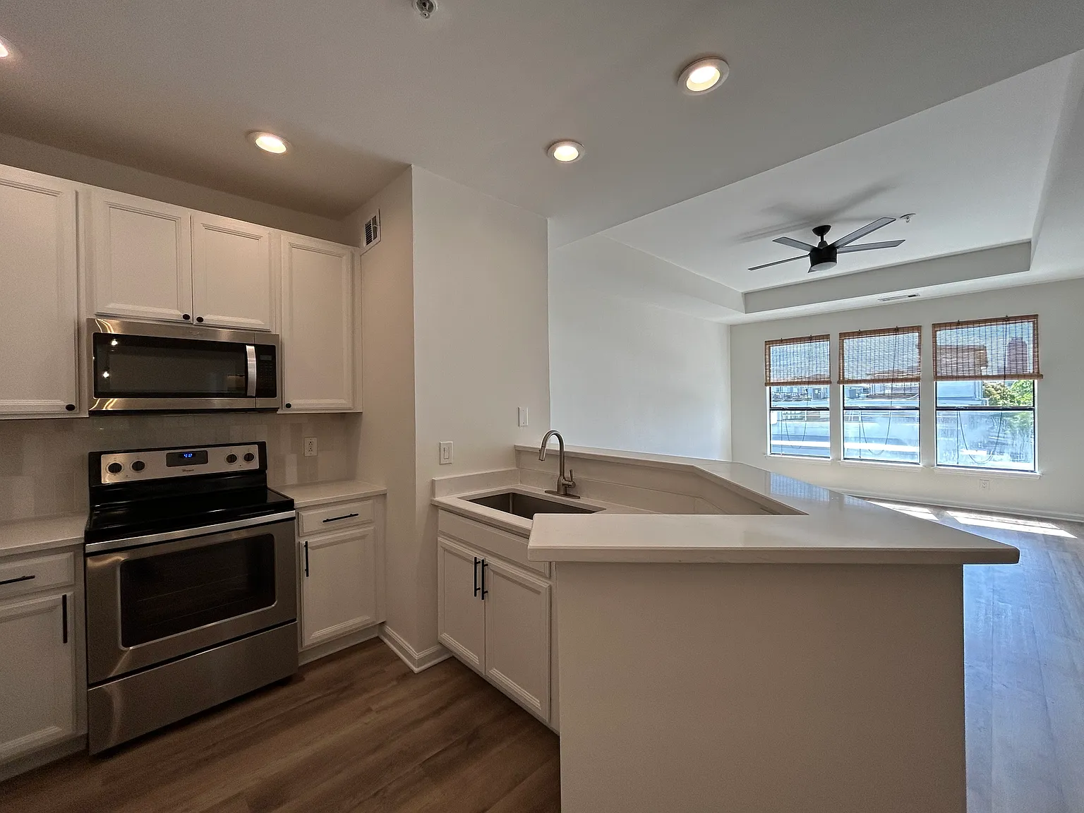 1 bed, 800 sqft, $2,200 — Photo 3