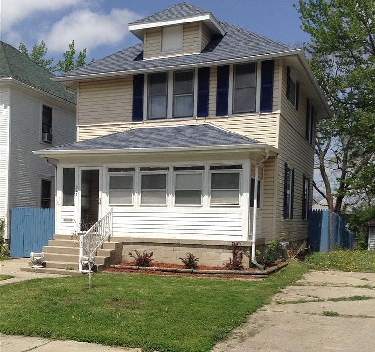 1st image of 215 Pleasant Ave