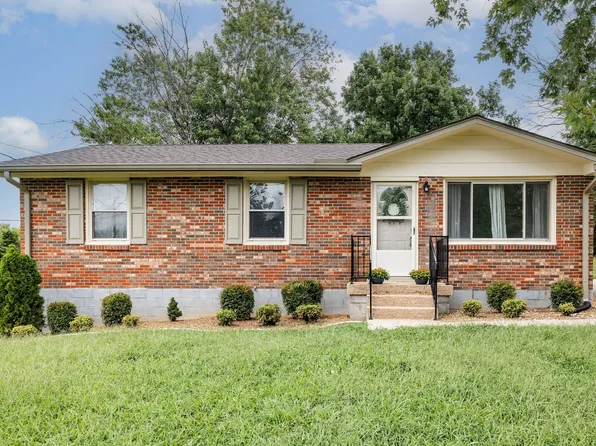 211 Friendship Dr, Goodlettsville, TN 37072