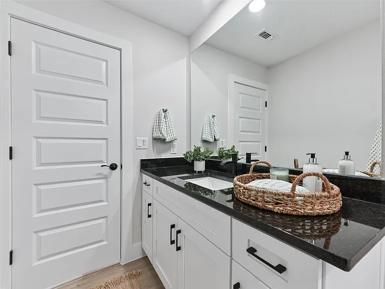 9304 Felix Sparke Dr — Photo 17