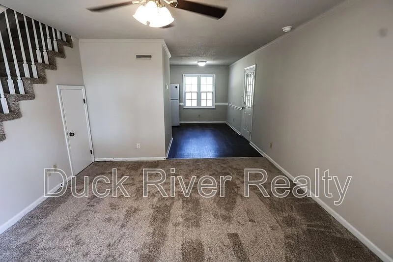2 bed, 1.5 bath, 931 sqft, $1,250 — Photo 4