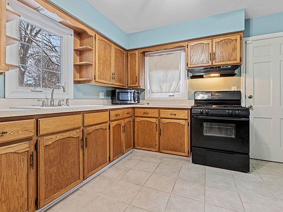 5th image of 717 Peter Ave
