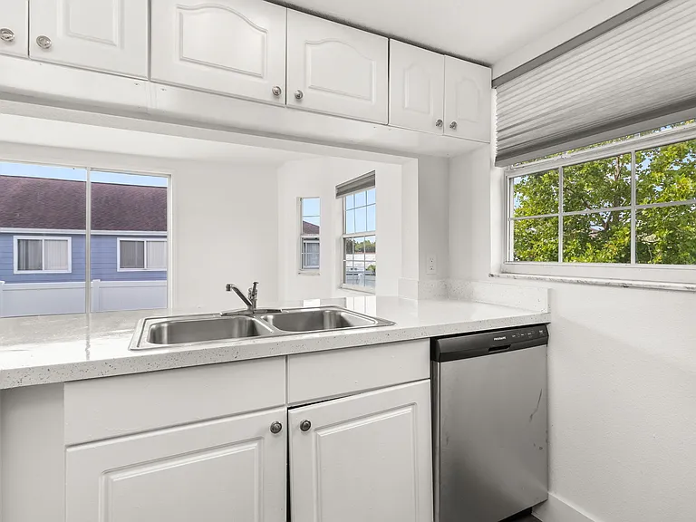 403 Orchid Dr — Photo 9