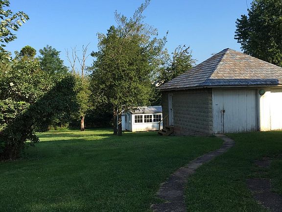 Detached Garage