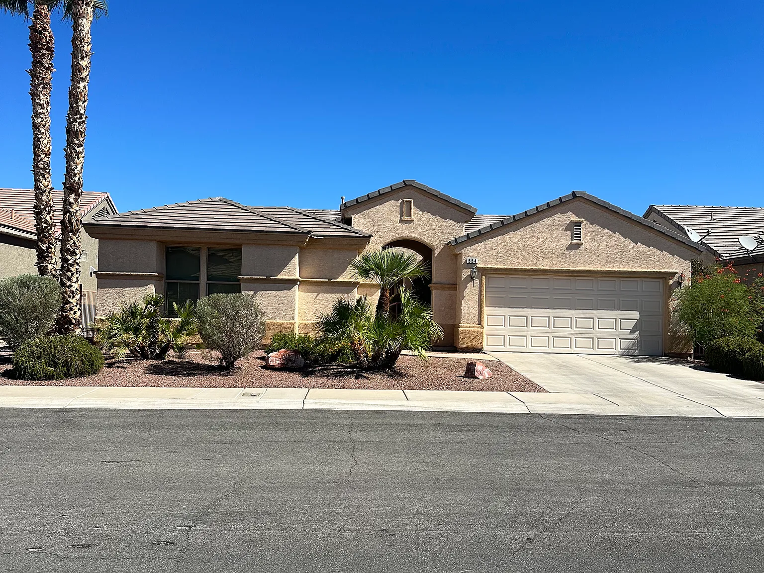 3 bed, 2300 sqft, $3,000 — Photo 1