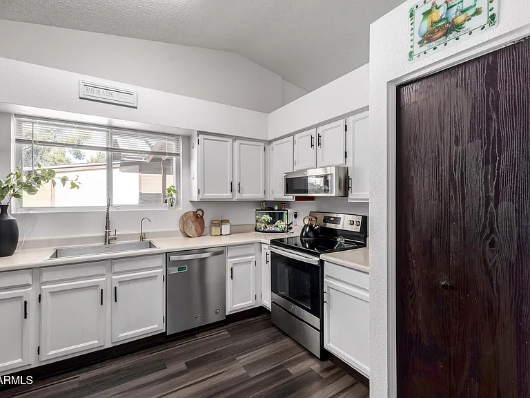 876 S Nebraska St #9 — Photo 5