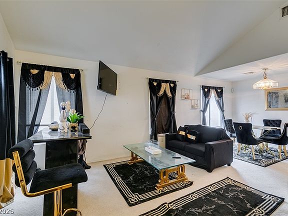 4th image of 827 Royalmile Way