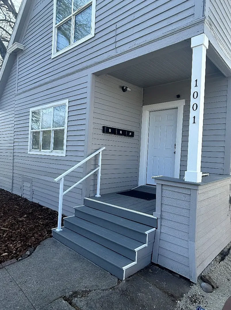 1001 N Elm St — Photo 3