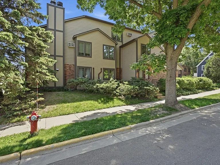 311 Forest St #2D — Photo 2