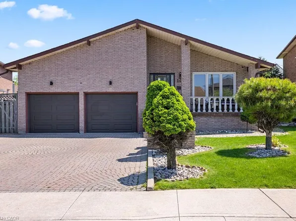140 Solomon Cres, Hamilton, ON L8W 2G7