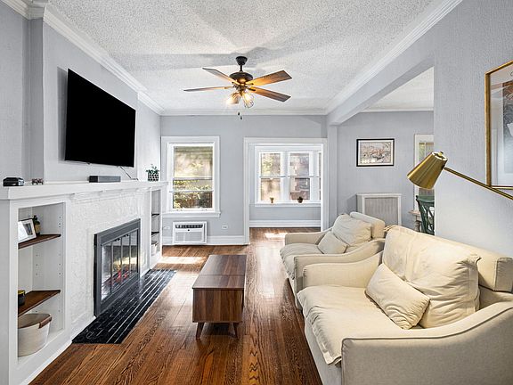 3rd image of 815 Lake St APT 3N