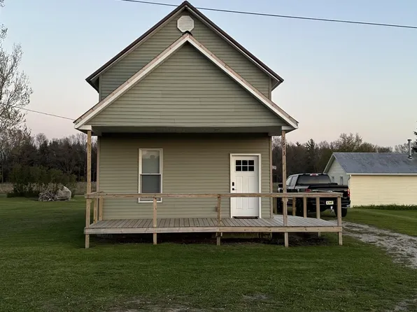 1673 E Parkdale Ave, Manistee, MI 49660