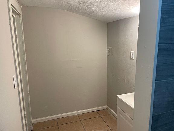 5th image of 3297 Coleman Ave