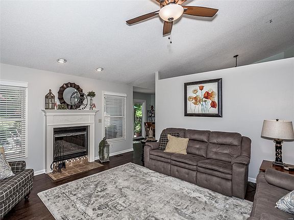 5th image of 12 Autumn Glen Dr