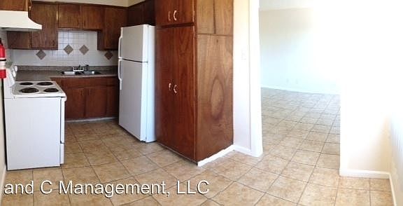 4th image of 225 Charleston St NE APT B