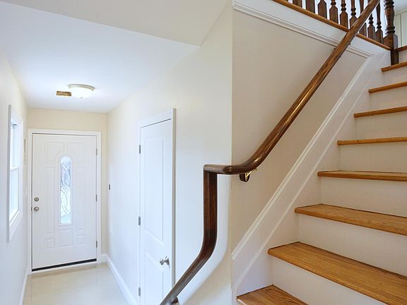 3rd image of 159 Woodbine Ave