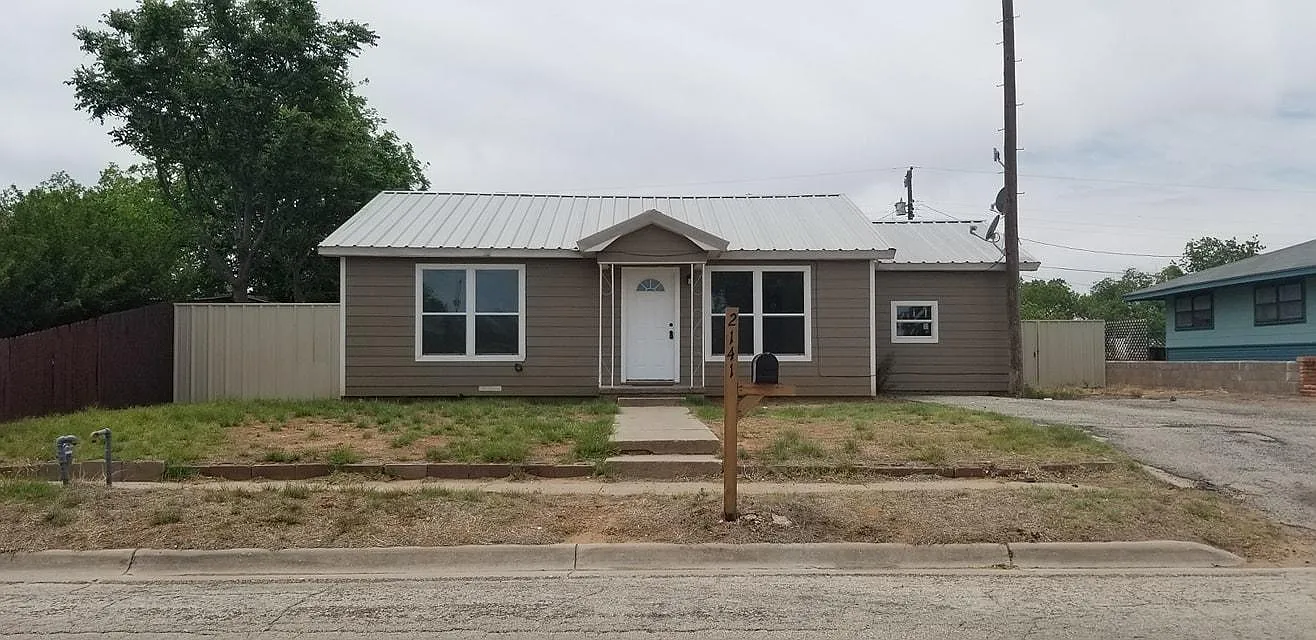 3 bed, 1296 sqft, $1,300 — Photo 1