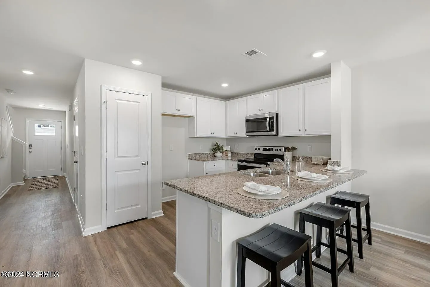 4199 High Glen Dr — Photo 2