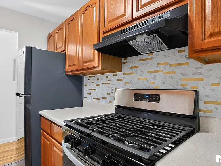 747 Essex St #3 — Photo 7