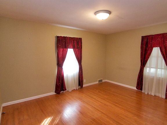 2nd image of 1044 Griswold St SE