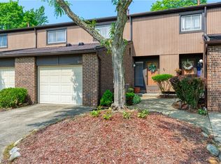 912 Quarry Dr, Akron, OH