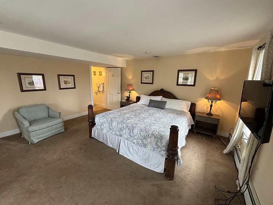 2nd image of 453 Stockbridge Rd #3