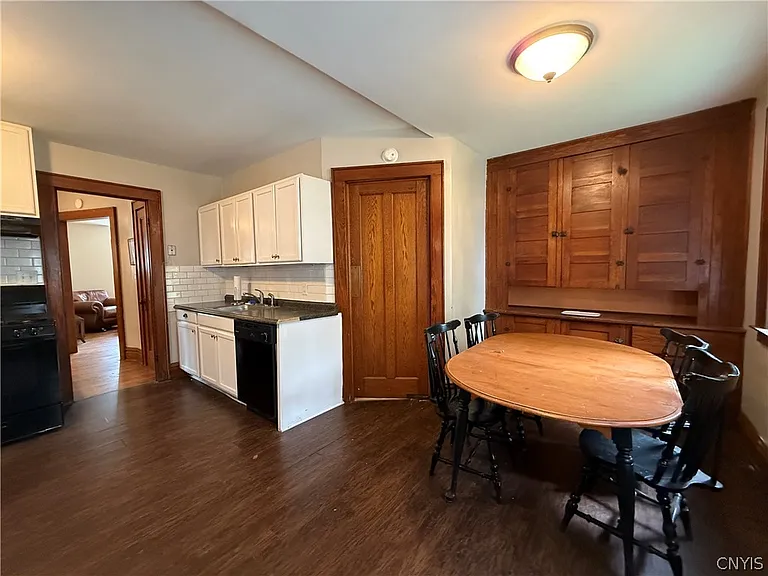 936 Lancaster Ave — Photo 15