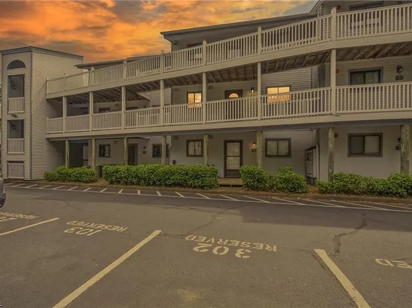 3200 Lynnhaven Dr APT 202, Virginia Beach, VA 23451