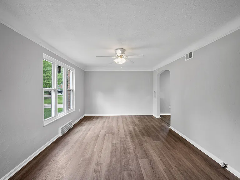 21001 Priday Ave — Photo 9