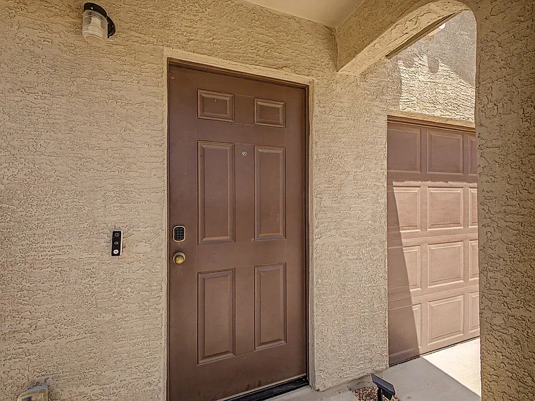 322 E Watson Pl — Photo 8