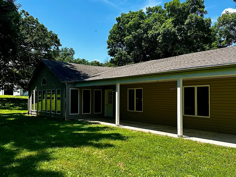 8100 E Mount Hope Rd — Photo 30