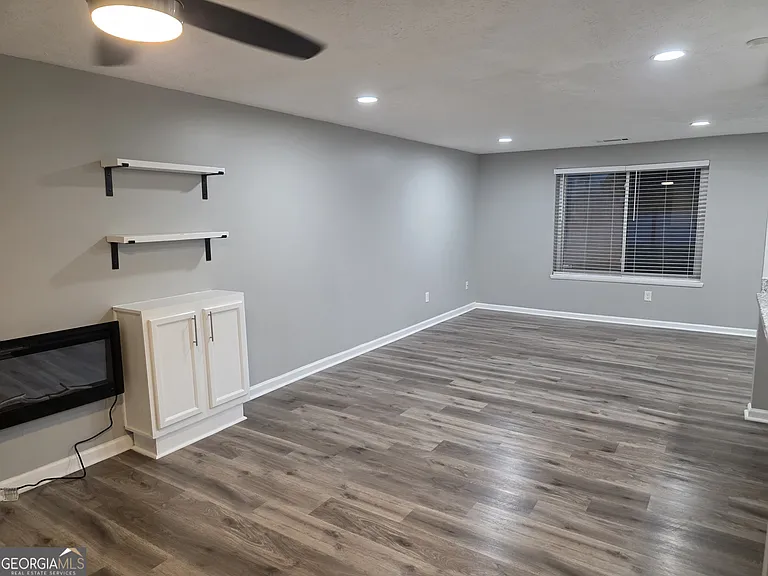 5349 Tracey Dr — Photo 15