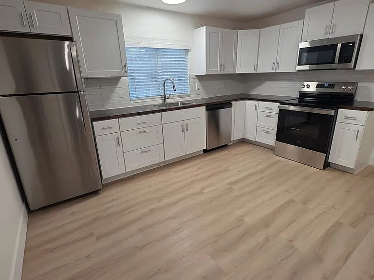 4072 Flower St — Photo 6
