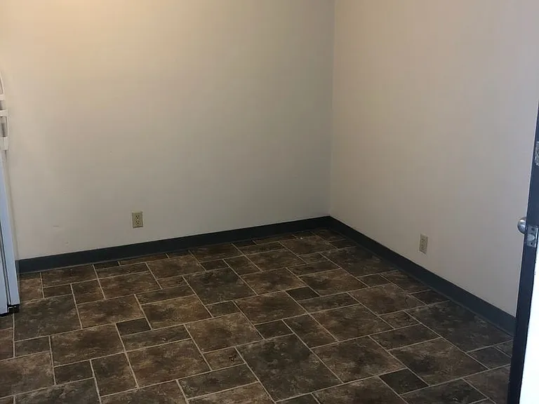 1553 E Ave NE — Photo 5