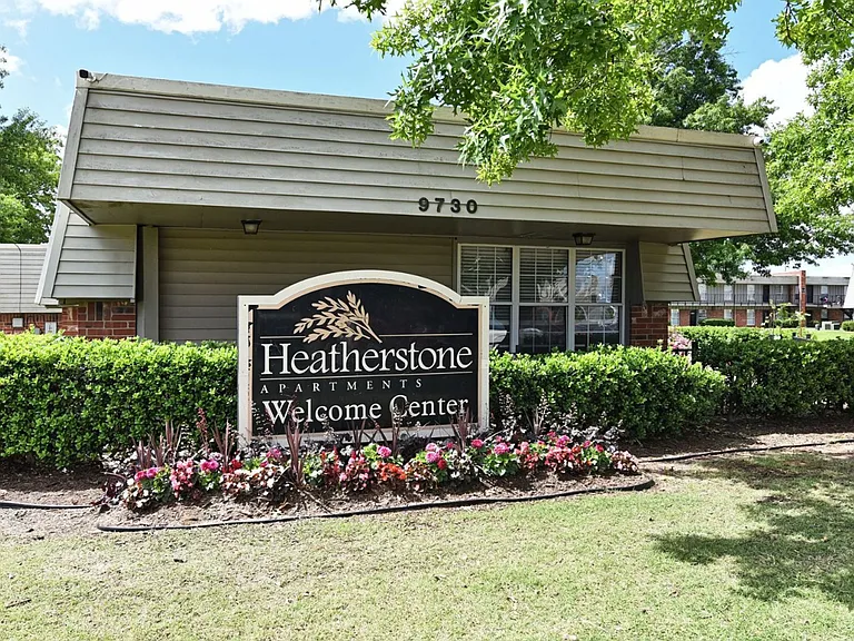 Heatherstone Apartments — Photo 35