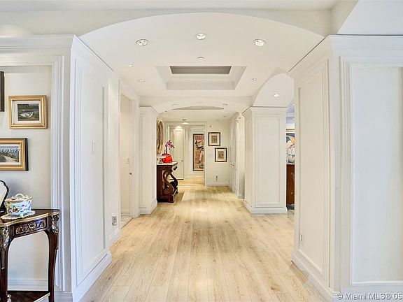 2nd image of 19925 NE 39th Pl APT 201