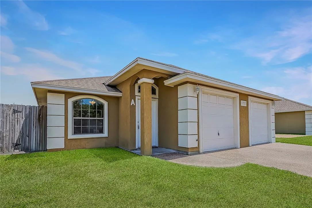 3 bed, 2.0 bath, 1400 sqft, $1,795 — Photo 1
