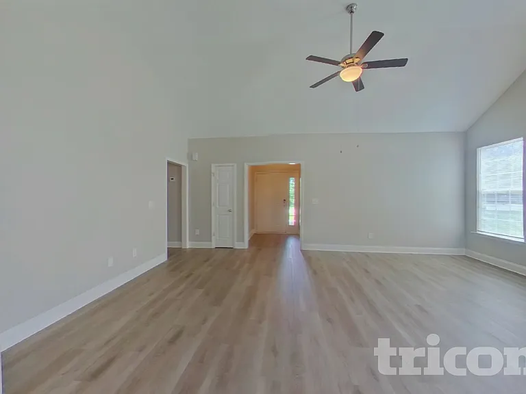 110 Darian Dr — Photo 3