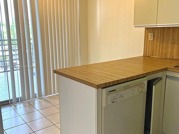 5th image of 17890 W Dixie Hwy APT 305