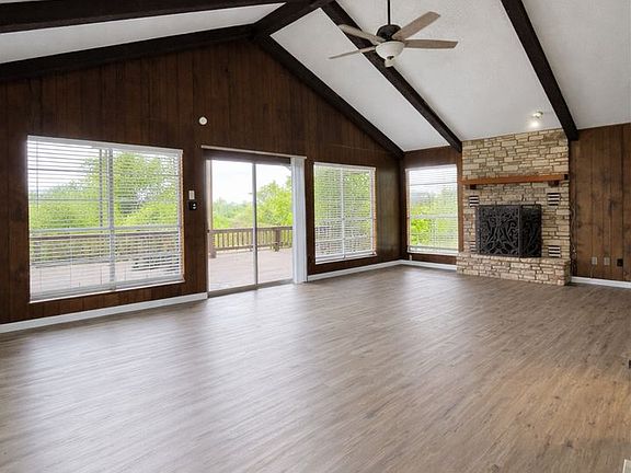 5th image of 1800 Charter Oak Dr