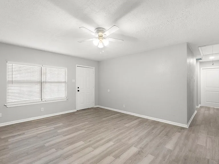 7938 Snowden St — Photo 8
