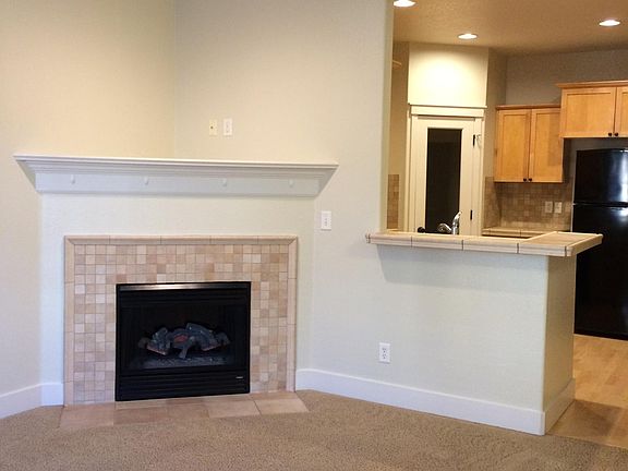 2nd image of 1189 SE Moonlight Ave