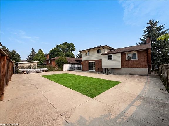2nd image of 84 Amherst Dr