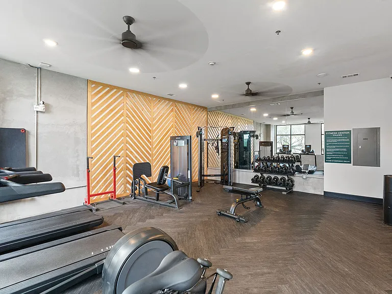 2500 Longview St #202 — Photo 36