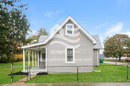 516 W Green St Photo 1