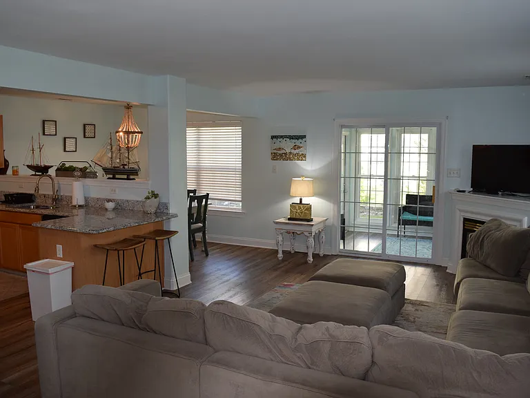 20257 Simonton Ct — Photo 9