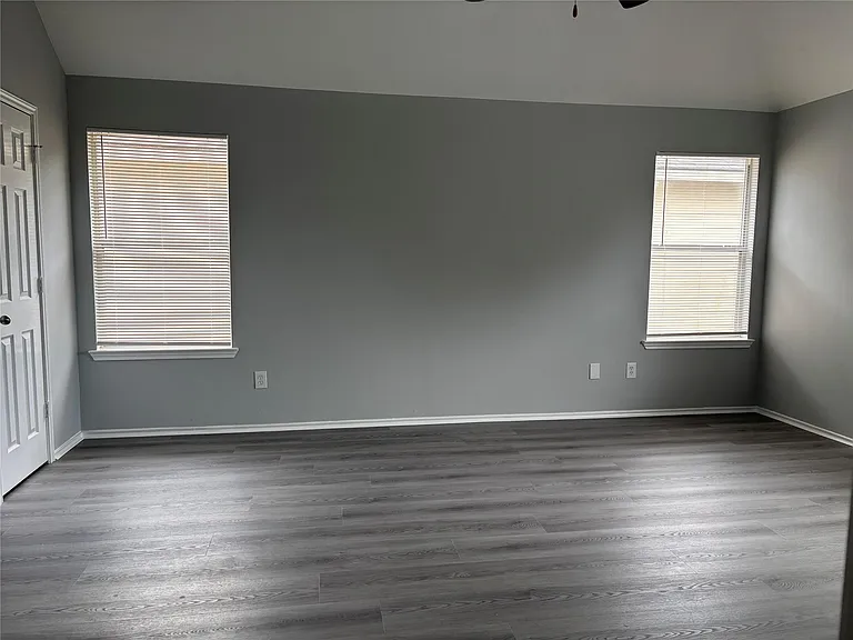 13642 Rural Oak St — Photo 32